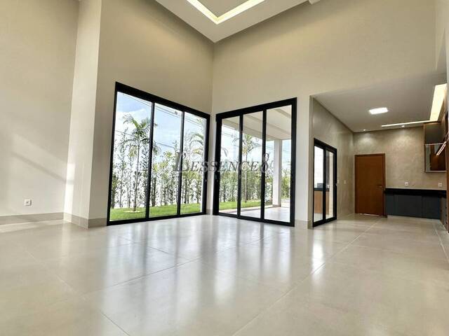 #823 - Casa para Venda em Senador Canedo - GO - 2